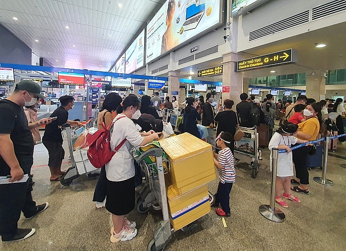 Lượng hành khách về quê qua sân bay quốc tế Tân Sơn Nhất đang tăng cao trong những ngày giáp tết. Ảnh chụp ngày 23/1/2021. Ảnh Lam Giang
