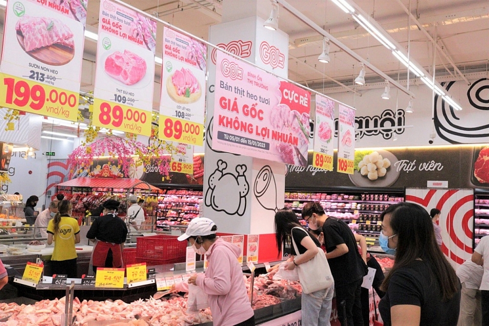 Khách hàng mua thịt lợn tươi tại hệ thống siêu thị GO! Gò Vấp, TP. Hồ Chí Minh siêu thị.