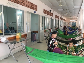 TPHCM: Gia tăng trẻ em nhập viện do thời tiết nắng nóng