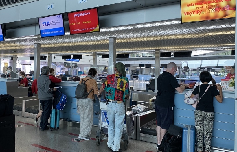 Sân bay Tân Sơn Nhất đón khoảng 140.000 hành khách mỗi ngày dịp cao điểm Tết