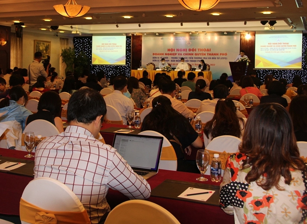 Đông đảo doanh nghiệp tham dự hội nghị đối thoại về chính sách BHXH. Ảnh: T.D