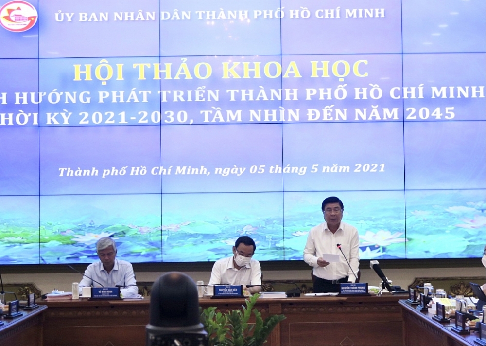 Chủ tịch Nguyễn Thành Phong phát biểu tại hội thảo. Ảnh T.D