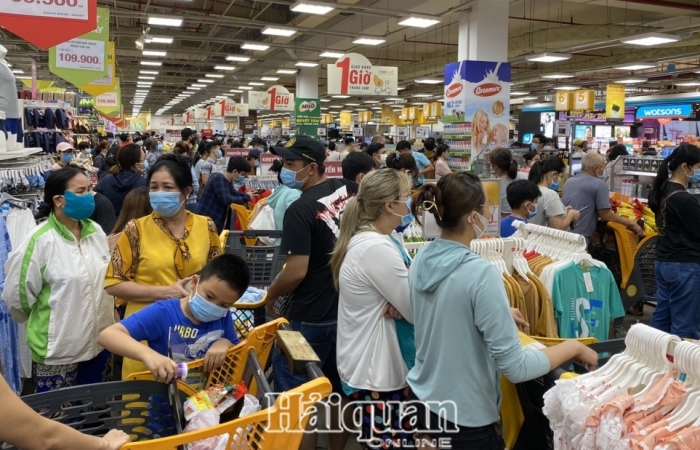 TPHCM: Hàng hóa dồi dào, người dân không nên đổ xô đi mua sắm