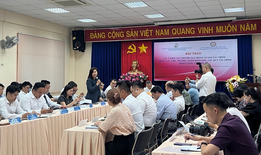 Đại biểu nêu ý kiến tại hội thảo. 