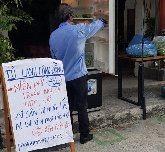 “Tủ lạnh cộng đồng” chia sẻ thực phẩm cho người dân trong mùa dịch