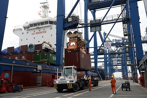 TPHCM lùi thời gian thu phí hạ tầng cảng biển nhằm chia sẻ khó khăn với doanh nghiệp.
