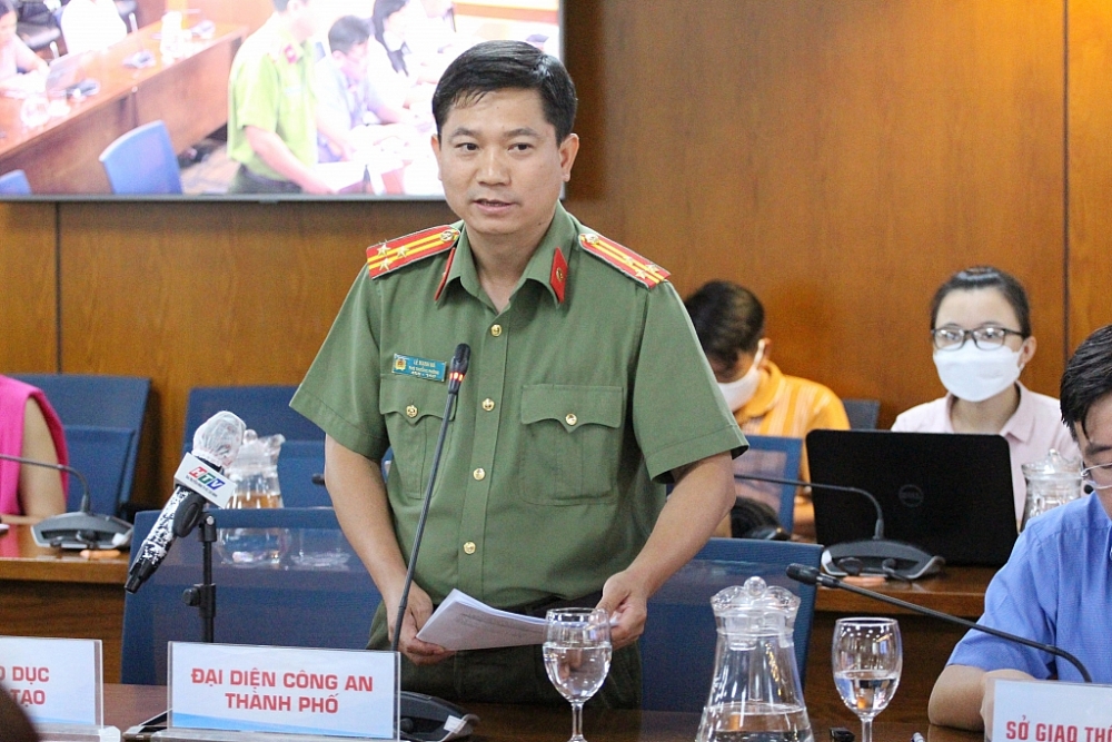 Thượng tá Lê Mạnh Hà Phó Trưởng phòng Tham mưu, Công an TPHCM thông tin về tình trạng người dân bị lừa bán sang Campuchia. Ảnh: T.D
