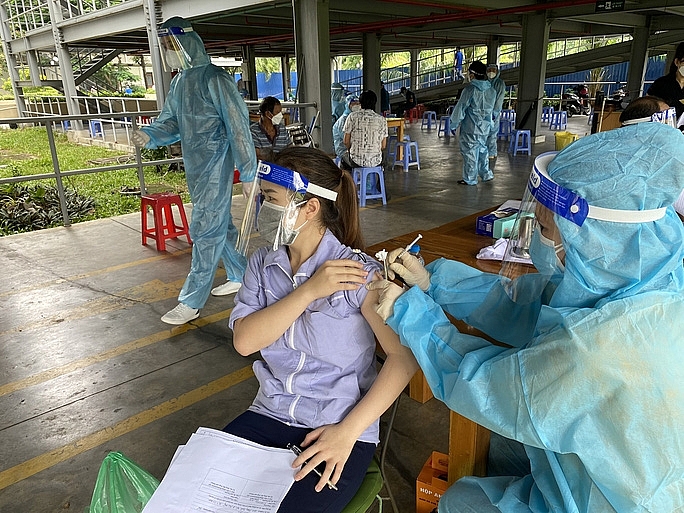 Khu chế xuất Tân Thuận được tiêm vắc-xin Vero Cell. Ảnh Trung tâm Y tế dự phòng quận 7