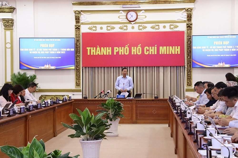 Chủ tịch Phan Văn Mãi chủ trì cuộc họp. 