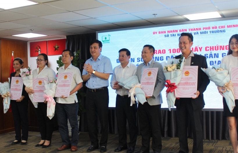 TPHCM trao 1.000 sổ hồng cho 16 dự án nhà ở