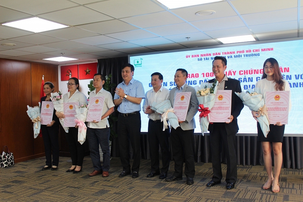 TPHCM trao 1.000 sổ hồng cho 16 dự án nhà ở