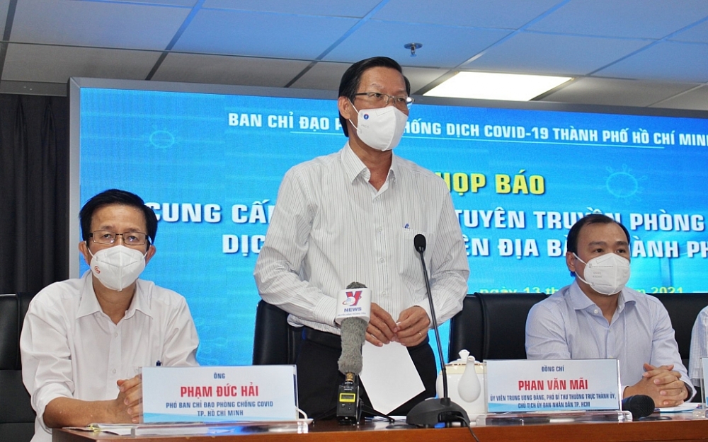 Chủ tịch UBND TPHCM Phan Văn Mãi thông tin tại buổi họp báo chiều ngày 13/9. Ảnh T.D