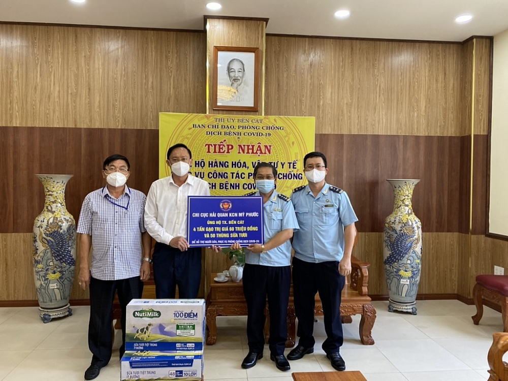 Hải quan Bình Dương chung tay ủng hộ phòng, chống dịch Covid-19 Hải quan Bình Dương chung tay ủng hộ phòng, chống dịch Covid-19
