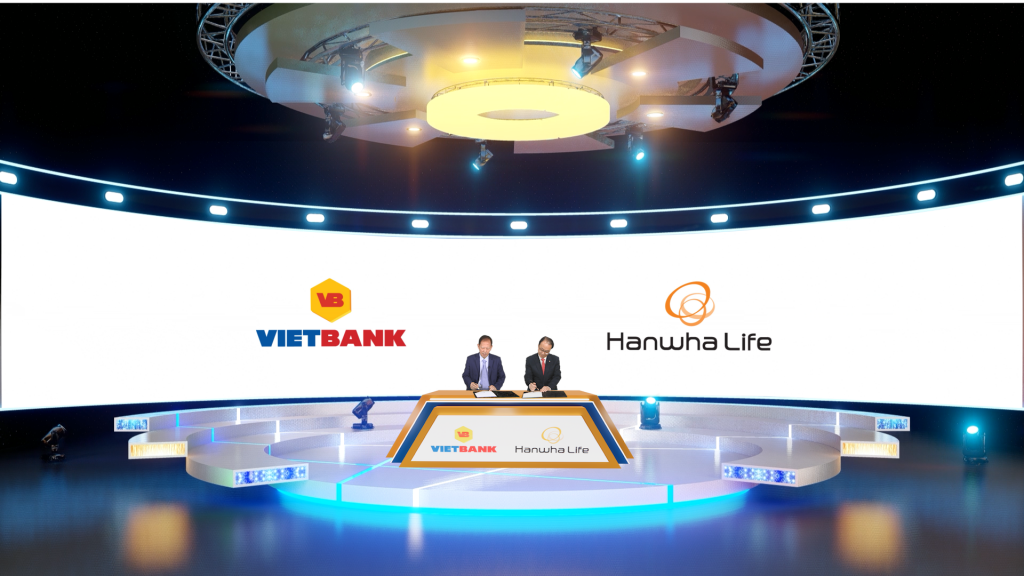 Hanwha Life Việt Nam và Vietbank ký kết thỏa thuận hợp tác chiến lược về phân phối sản phẩm bảo hiểm nhân thọ.