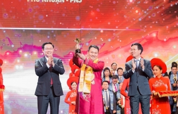 CEO PNJ nhận giải thưởng Sao Đỏ Top 10 Doanh nhân trẻ xuất sắc nhất