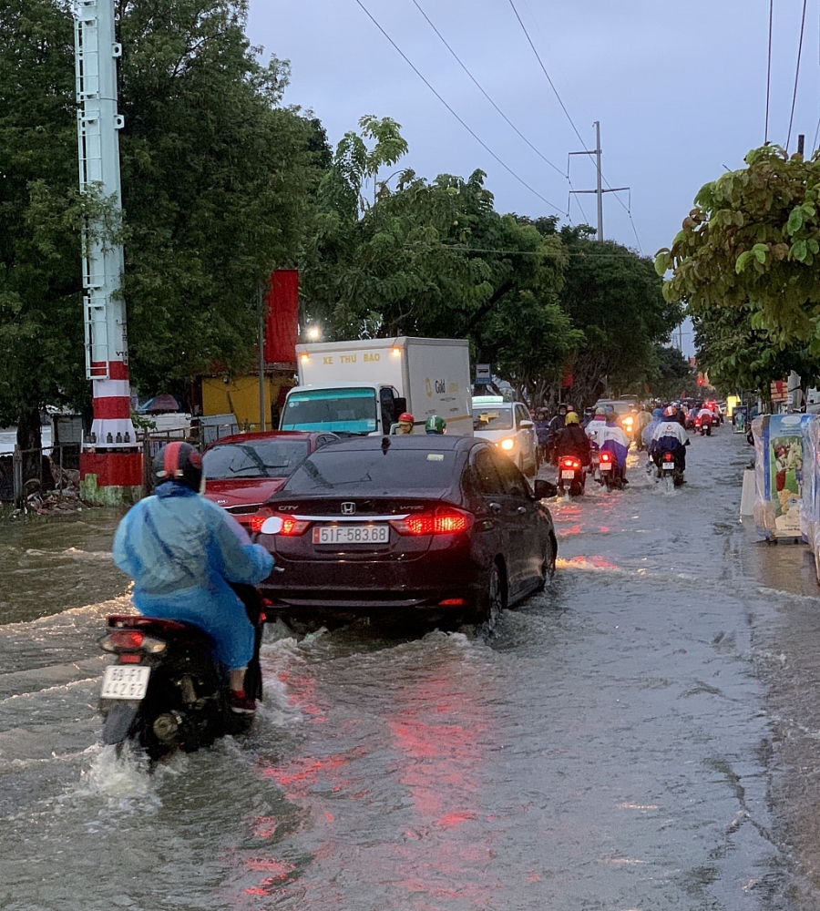 Đường Trần Xuân Soạn, một trong những điểm thường xuyên bị ngập nước mỗi khi mưa và triều cường. 