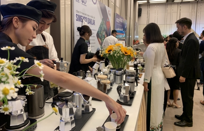 Đón khách hàng quốc tế đến với cà phê Việt Nam tại Lễ hội cà phê Buôn Ma Thuột 2023