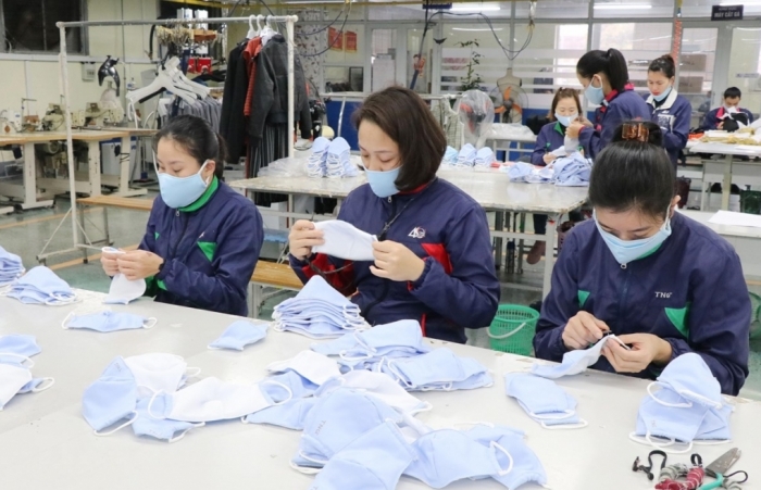 Sản xuất găng tay, khẩu trang, đồ bảo hộ của Việt Nam tăng gấp 6 lần