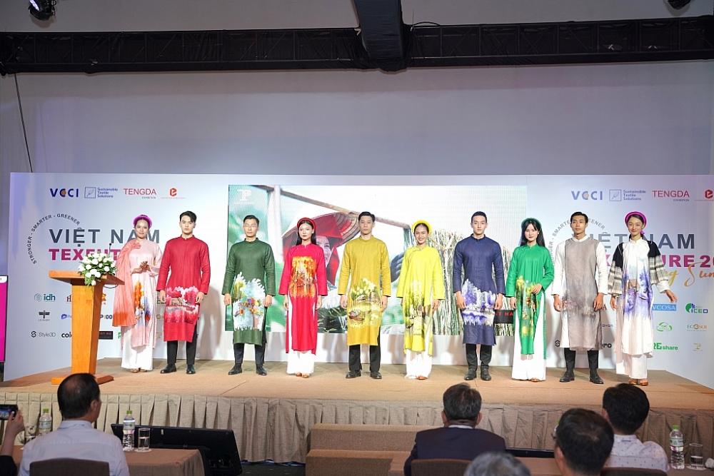 Việt Nam giới thiệu nhiều loại sợi, vải tự nhiên tại triển lãm quốc tế