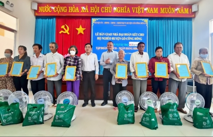 HDBank tặng 30 căn nhà Đại đoàn kết cho tỉnh Tiền Giang