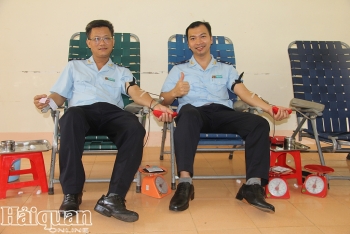 Công chức Hải quan Đắk Lắk tích cực hiến máu cứu người