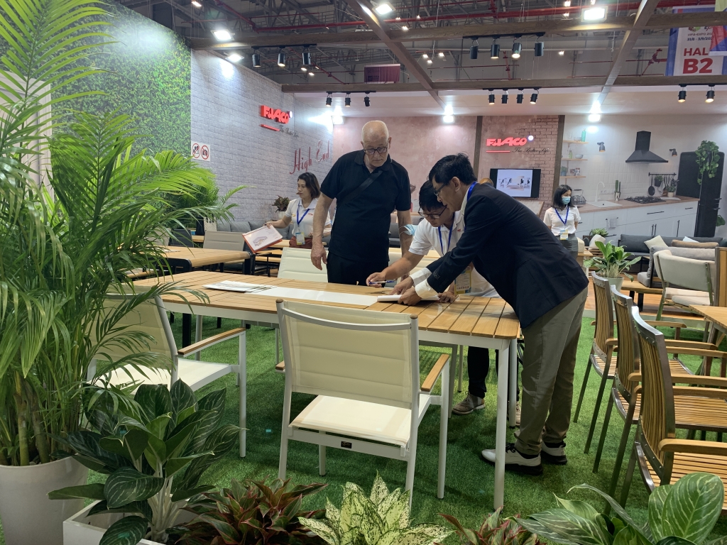 Các doanh nghiệp Việt Nam kỳ vọng kết nối được với nhiều khách hàng mới thông qua hội chợ lần này. Ảnh: N.H