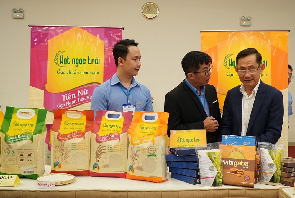 giá xuất khẩu gạo thương hiệu sẽ cao hơn nhiều so với giá gạo hàng hóa, do đó giảm rủi ro lỗ cho các doanh nghiệp gạo.