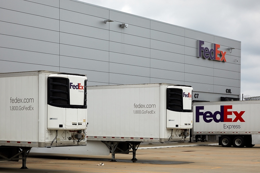 FedEx vận chuyển lô vaccine Covid-19 đầu tiên trên khắp đất nước Mỹ