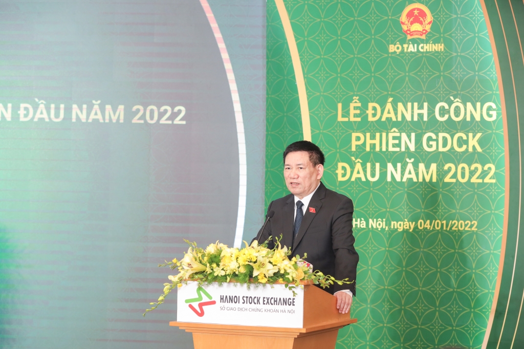 Bộ trưởng Bộ Tài chính khai trương phiên giao dịch chứng khoán đầu năm 2022