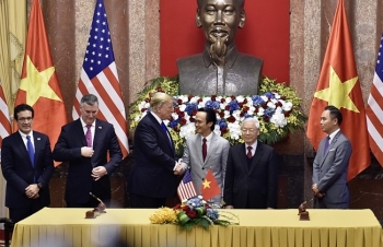 Tổng Bí thư - Chủ tịch nước Nguyễn Phú Trọng và Tổng thống Mỹ Donald Trump chứng kiến lễ ký kết mua 10 máy bay Boeing của Bamboo Airways