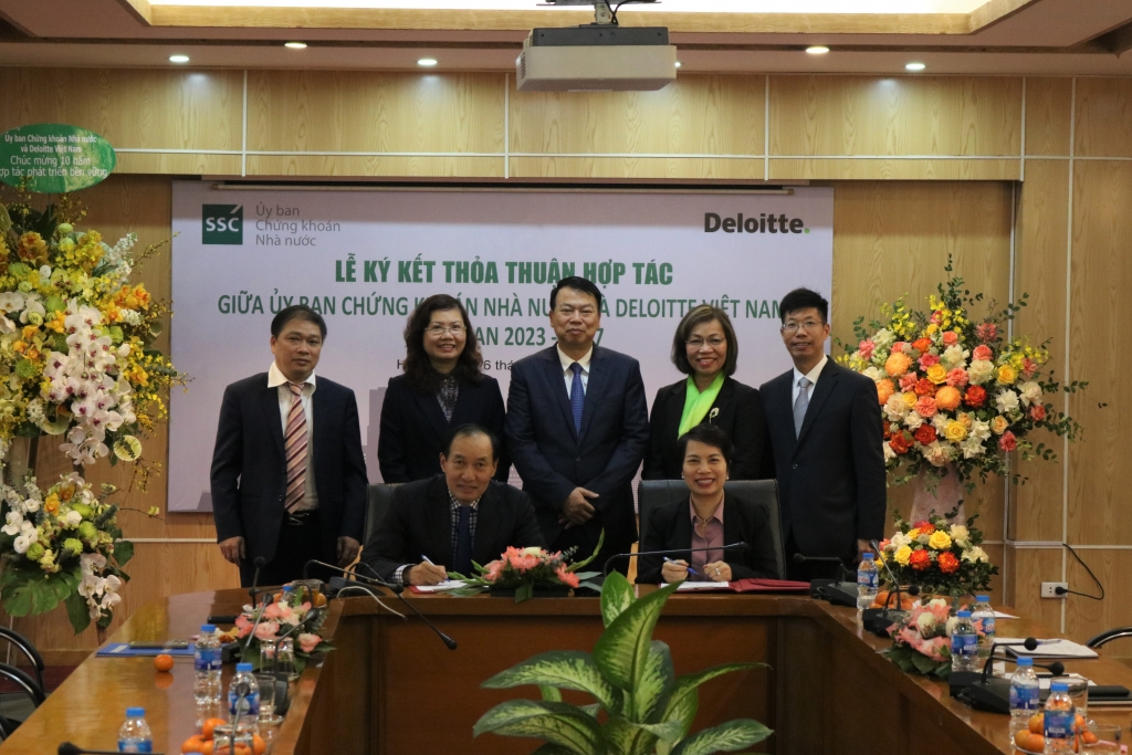 Ủy ban Chứng khoán Nhà nước và Deloitte Việt Nam ký thỏa thuận hợp tác