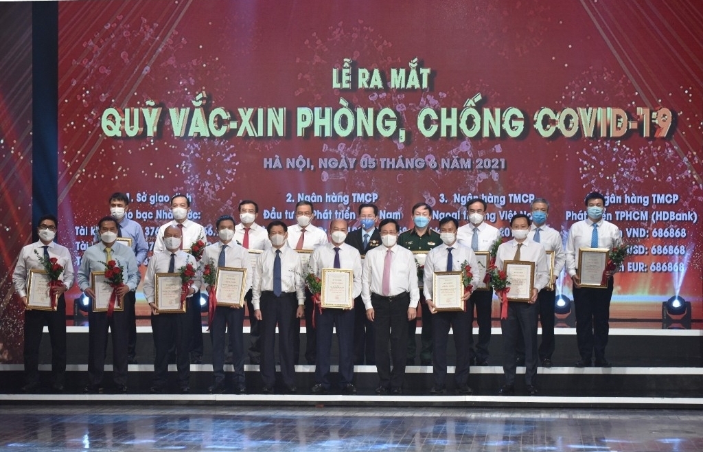 Tháo gỡ vướng mắc về xếp loại doanh nghiệp tham gia ủng hộ phòng, chống dịch Covid-19
