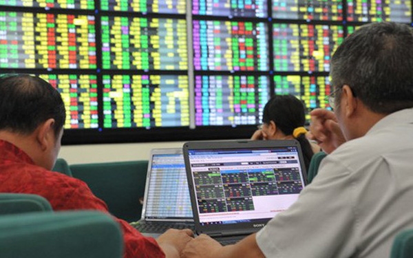 Thanh khoản thị trường cổ phiếu niêm yết trên HNX tăng hoen 40%