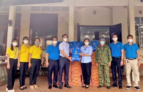Bộ Tài chính gửi tặng 10.000 túi quà an sinh tới người dân tỉnh Bình Dương và TPHCM