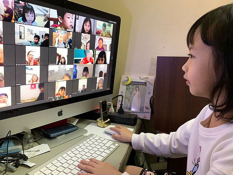 Hiện nhiều trường học tại Hà Nội đã chuyển sang học trực tuyến. Ảnh internet.