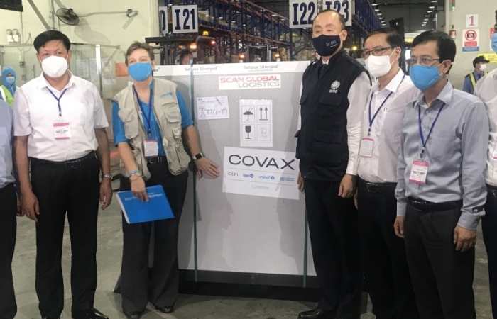 Lô vắc xin phòng Covid-19 của COVAX Facillity tài trợ đã về Việt Nam