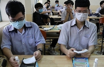 Học sinh trở lại trường: Các trường “gồng mình” chống nóng, chống dịch