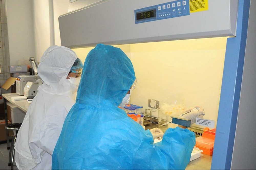 Phòng xét nghiệm RT-PCR đặt tại Bệnh viện Sản-Nhi Bắc Giang đã đạt công suất 700 mẫu đơn/ngày. Ảnh