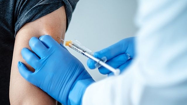 Vì sao người tiêm vắc xin Covid-19 thường gặp 