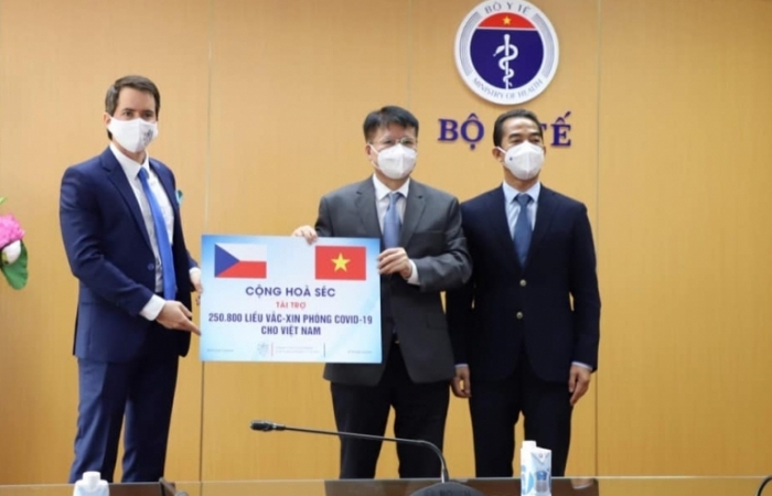 Việt Nam tiếp nhận 250.800 liều vắc xin phòng Covid-19 do Chính phủ Cộng hòa Séc trao tặng