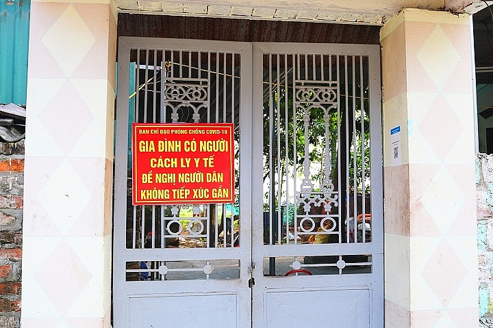 Biển treo gia đình có người cách ly y tế tại huyện Quốc Oai, Hà Nội. Cổng thông tin Quốc Oai