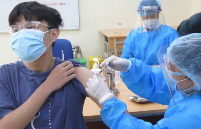 Những học sinh đầu tiên của Hà Nội được tiêm vắc xin phòng Covid-19
