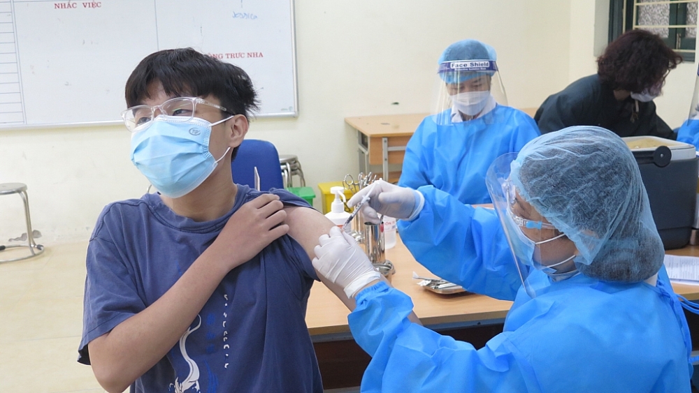 Những học sinh đầu tiên của Hà Nội được tiêm vắc xin phòng Covid-19 Những học sinh đầu tiên của Hà Nội được tiêm vắc xin phòng Covid-19