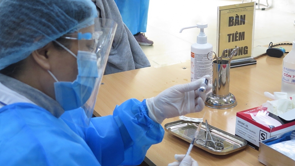 Những học sinh đầu tiên của Hà Nội được tiêm vắc xin phòng Covid-19 Những học sinh đầu tiên của Hà Nội được tiêm vắc xin phòng Covid-19