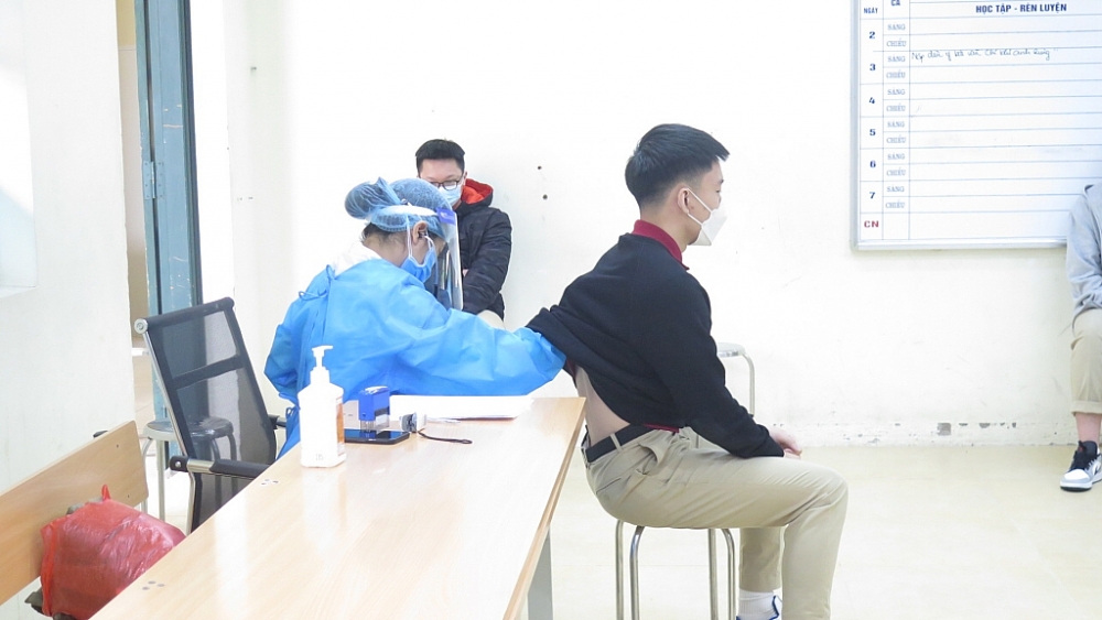 Những học sinh đầu tiên của Hà Nội được tiêm vắc xin phòng Covid-19 Những học sinh đầu tiên của Hà Nội được tiêm vắc xin phòng Covid-19