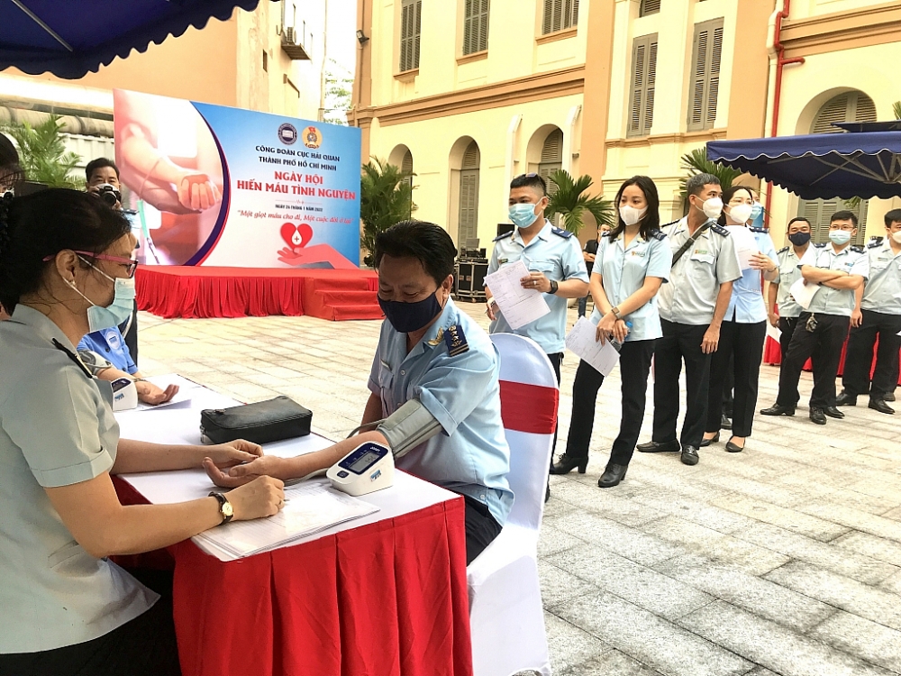 Gần 90 cán bộ, công chức Hải quan TPHCM tham gia hiến máu nhân đạo