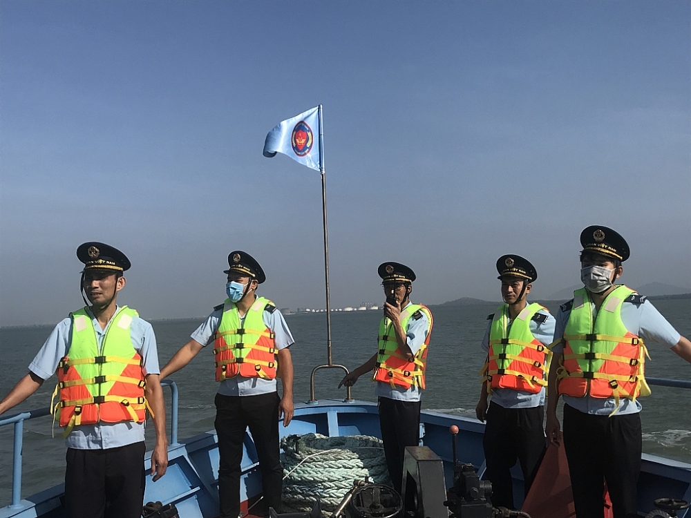 Đón Tết trên tàu kiểm soát cùng cán bộ công chức Hải đội 3 Đón Tết trên tàu kiểm soát cùng cán bộ công chức Hải đội 3