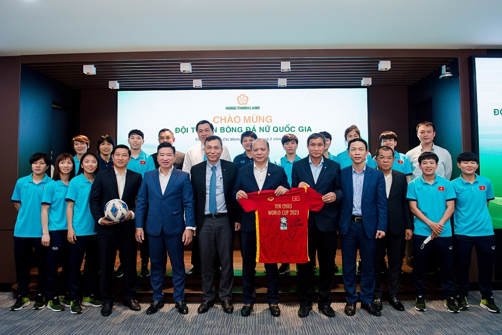 Hưng Thịnh Land trao thưởng 2 tỷ đồng cho đội tuyển bóng đá nữ