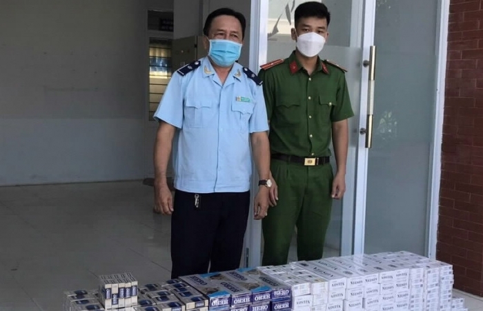 Hải quan Đồng Tháp bắt gần 5.000 bao thuốc lá lậu vô chủ