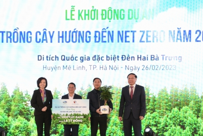 Vinamilk khởi động “hành trình Net Zero 2050” với sự kiện trồng cây tại Hà Nội
